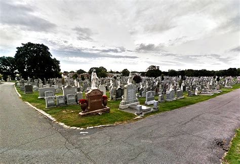 St raymond's cemetery new york - May 31, 2020 · St. Raymond's Cemetery will be holding temporary visiting hours Sunday as COVID-19 deaths continue to drop in New York City. Employees say with the number of COVID-19 deaths dropping, there is ... 